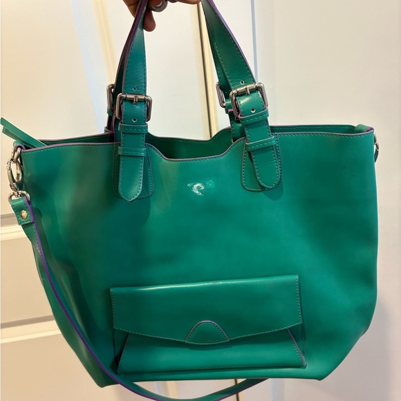Vibrant Green Leather Tote with Structured Design - Picture 11 of 11